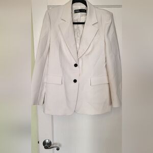 Zara Women's Off-White Blazer with Black Buttons